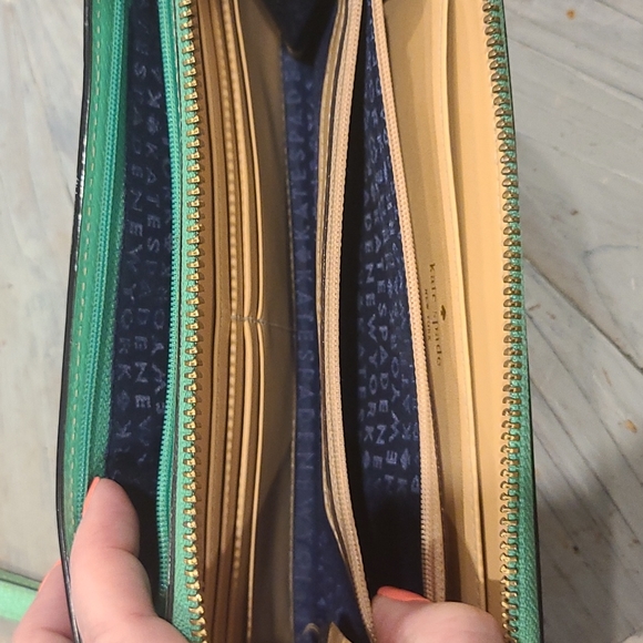 Kate Spade Kelly Green genuine leather wristlet - Picture 7 of 11
